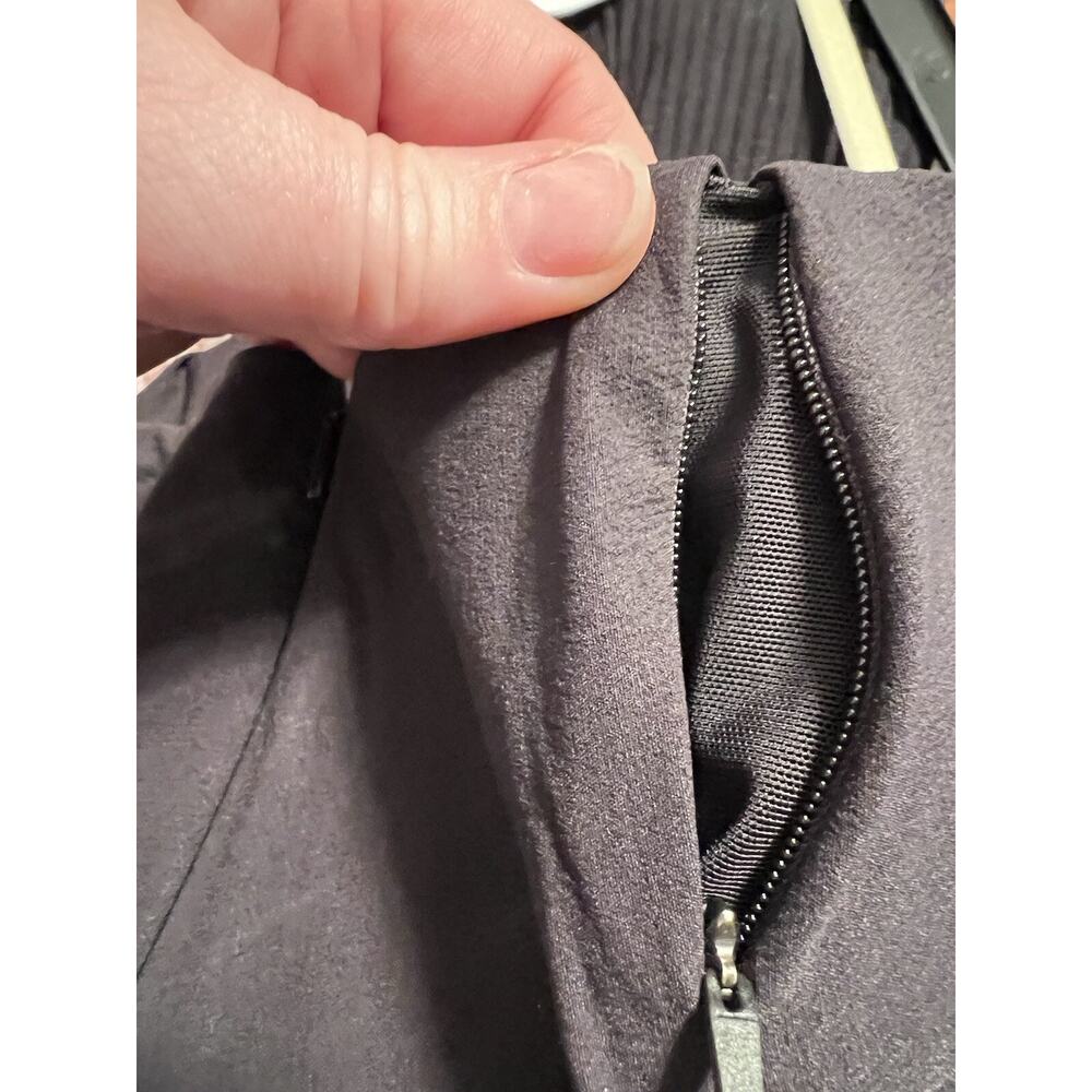 Athleta Lightweight Pants Black Stretch Zip Pocket Size 8 P Gorpcore 30x 26 - Picture 10 of 16